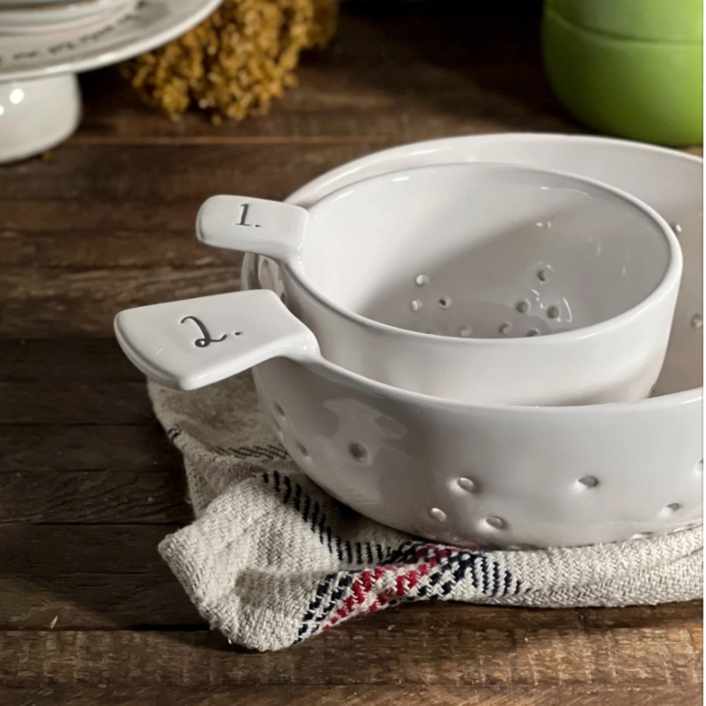 NWT RARE 2 SET RAE DUNN BOUTIQUE COLLECTION STEM PRINT COLANDER